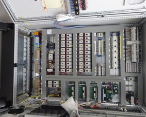 Schaltschrank Legestall - UV639 5R8E vorne